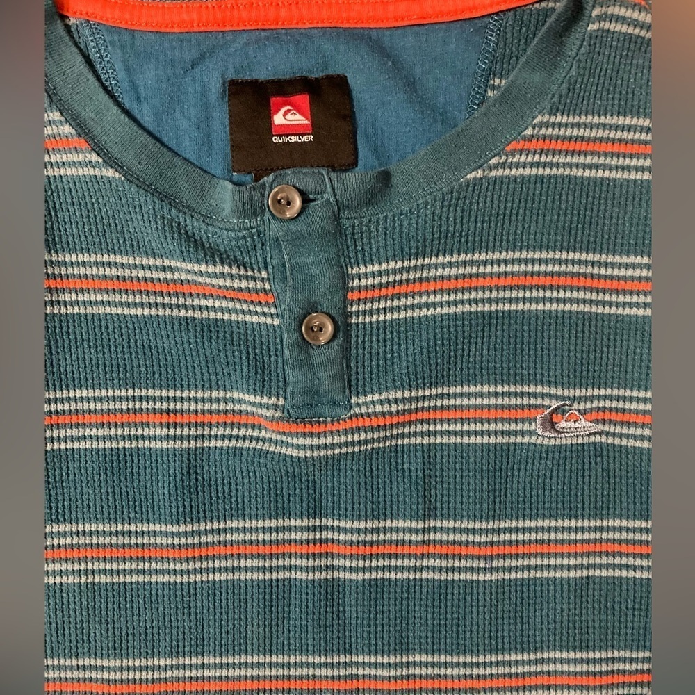 Quiksilver Men’s Large Long Sleeve‎ Henley Style Shirt